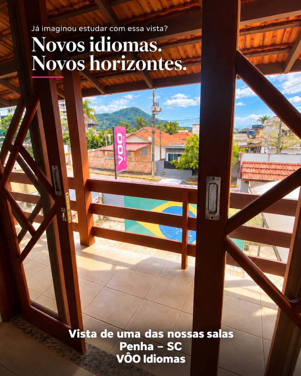 Post da Vôo Idiomas: “Novos idiomas. Novos horizontes.”, com a vista de uma sala da escola